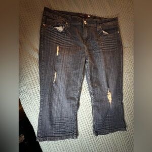 Vigoss capri jeans, size 17, 🚭, very good used condition.